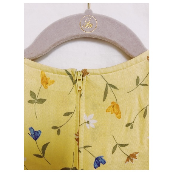 Vintage yellow floral front pleated prairie dress - Picture 5 of 8